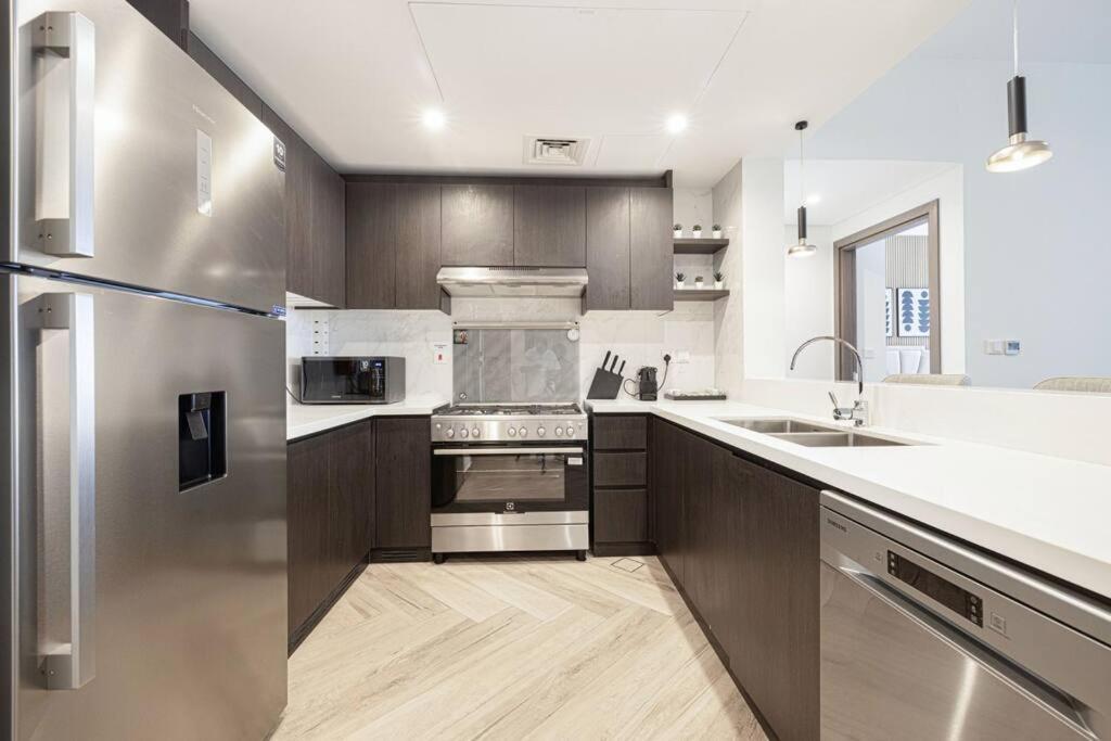 Chic 2 Bed Near Trade Centre With 5 Star Amenities Dubai Exterior foto