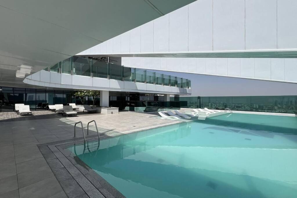 Chic 2 Bed Near Trade Centre With 5 Star Amenities Dubai Exterior foto