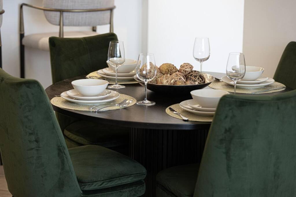 Chic 2 Bed Near Trade Centre With 5 Star Amenities Dubai Exterior foto