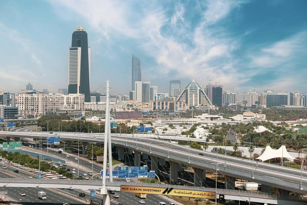 Chic 2 Bed Near Trade Centre With 5 Star Amenities Dubai Exterior foto