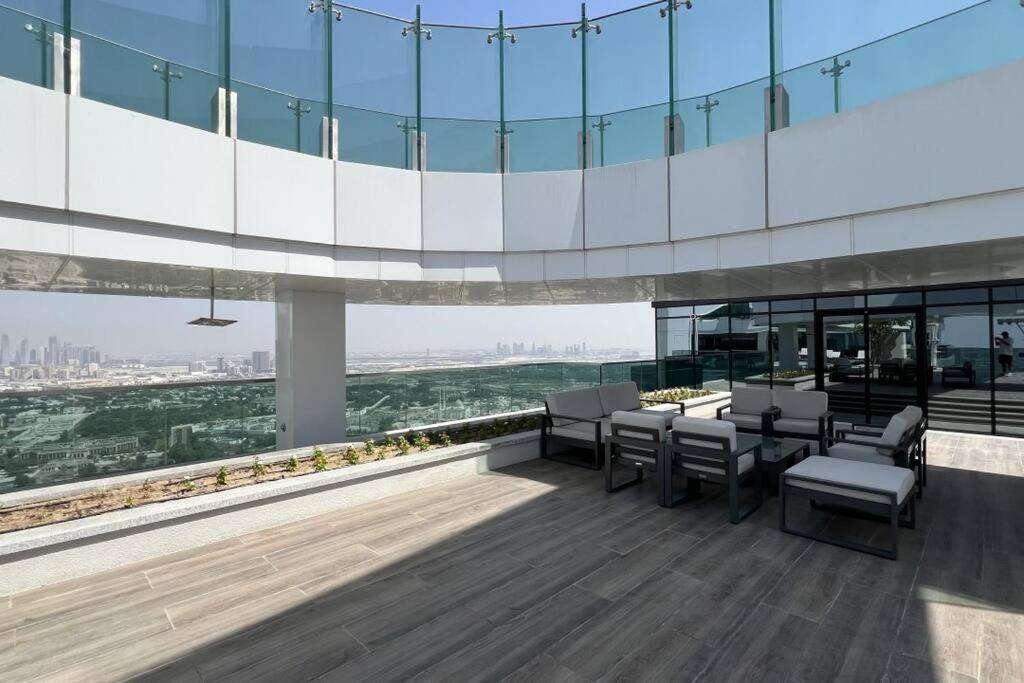 Chic 2 Bed Near Trade Centre With 5 Star Amenities Dubai Exterior foto