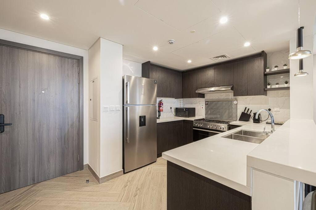 Chic 2 Bed Near Trade Centre With 5 Star Amenities Dubai Exterior foto
