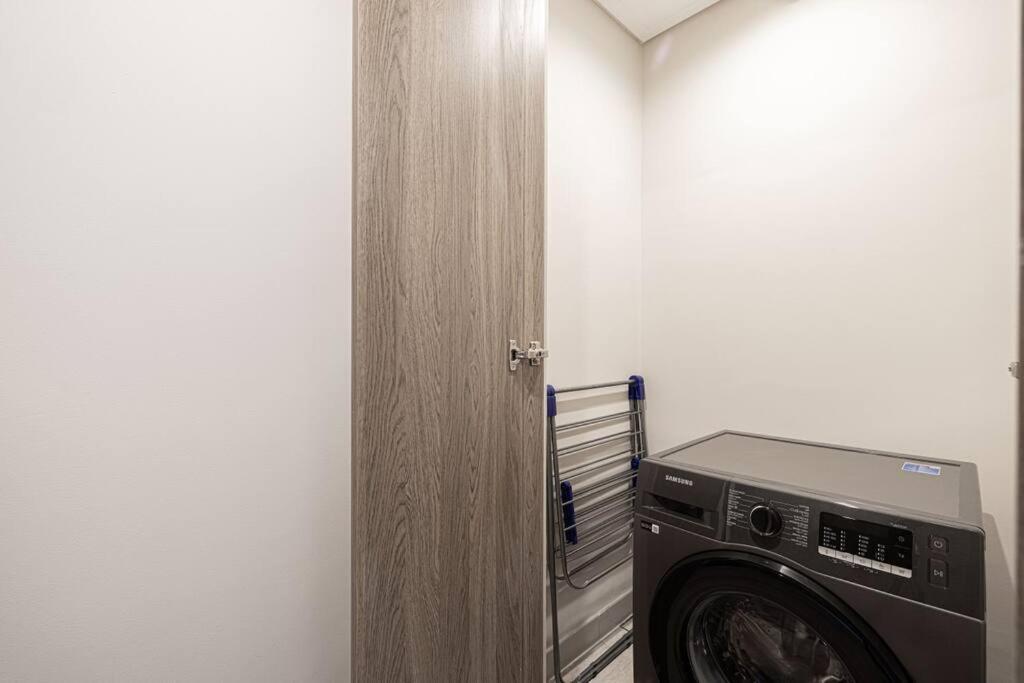 Chic 2 Bed Near Trade Centre With 5 Star Amenities Dubai Exterior foto