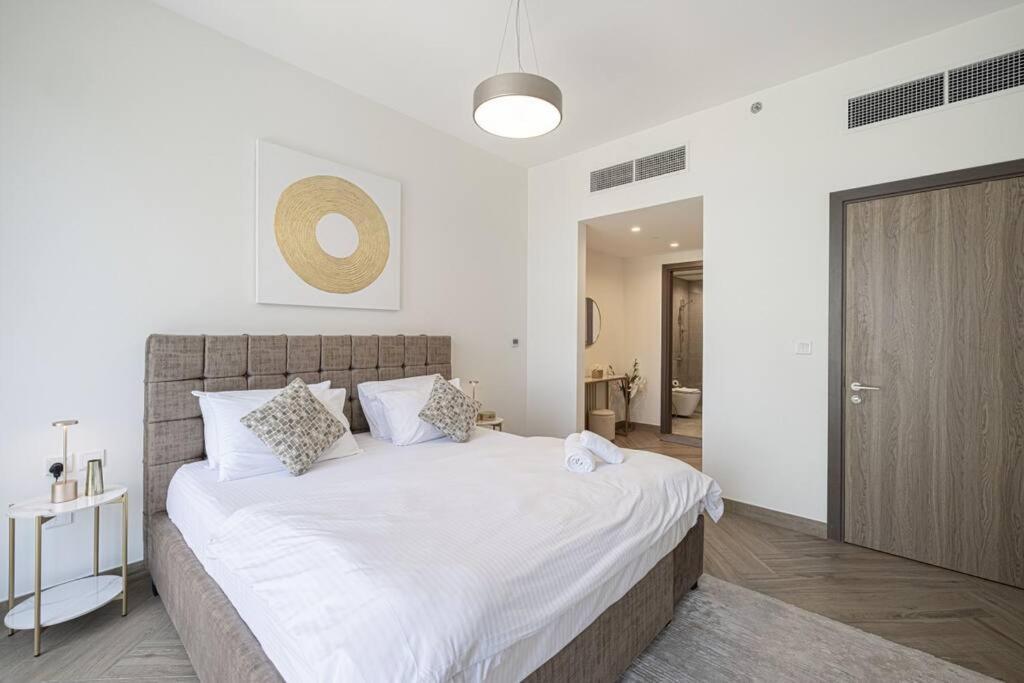 Chic 2 Bed Near Trade Centre With 5 Star Amenities Dubai Exterior foto